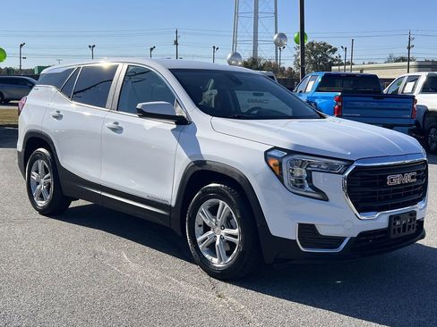 Used 2024 GMC Terrain SLE image 27
