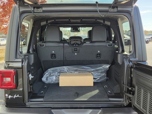 New 2026 Jeep Wrangler Unlimited Rubicon image 24