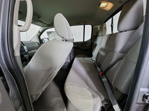 Used 2017 Nissan Frontier SV image 10