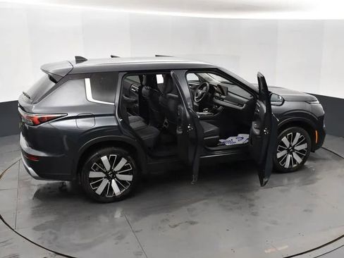 Used 2025 Mitsubishi Outlander SE image 6