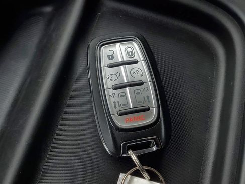 Used 2018 Chrysler Pacifica Touring-L FWD image 30