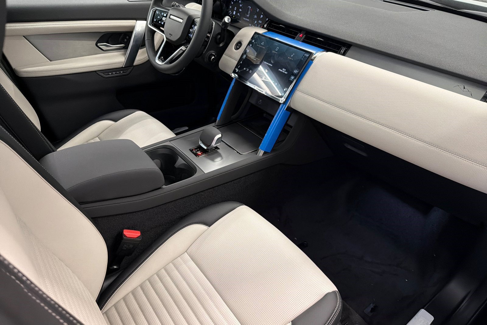 New 2026 Land Rover Discovery Sport Landmark AWD/4WD image 28