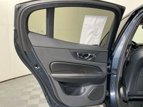 Used 2022 Volvo S60 B5 Inscription image 25