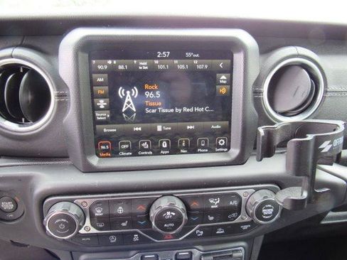 Used 2020 Jeep Gladiator Overland AWD/4WD image 25