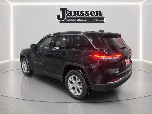 Used 2023 Jeep Grand Cherokee Limited image 3