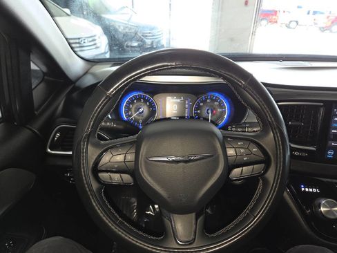 Used 2018 Chrysler Pacifica Touring Plus w/ S Appearance Package FWD image 36