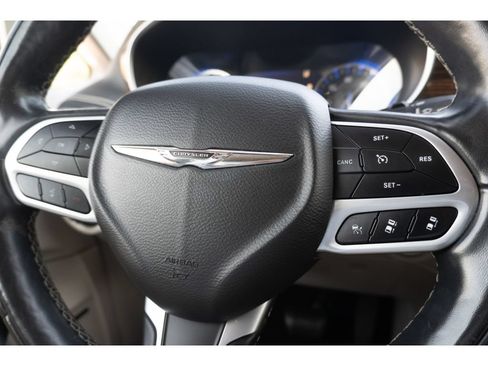 Used 2022 Chrysler Pacifica Limited FWD image 31