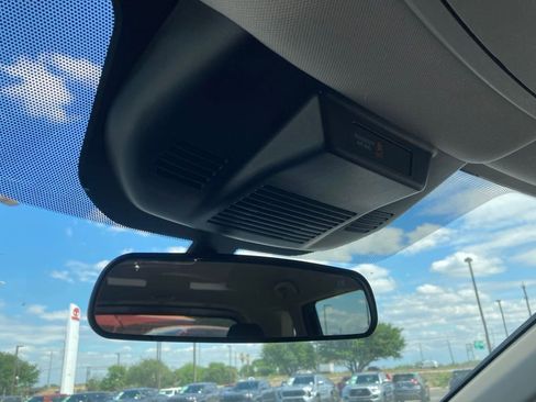 Used 2025 Nissan Rogue SV image 28