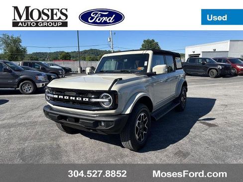 Certified 2025 Ford Bronco Outer Banks AWD/4WD image 1