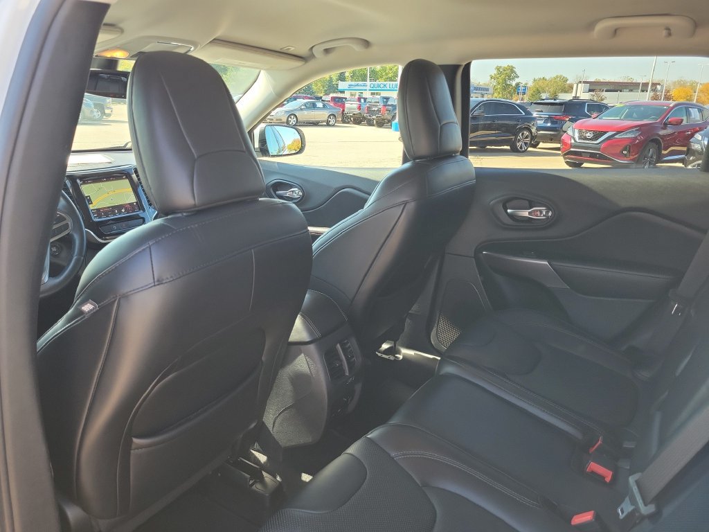 Used 2019 Jeep Cherokee Limited w/ Luxury Group AWD/4WD image 30