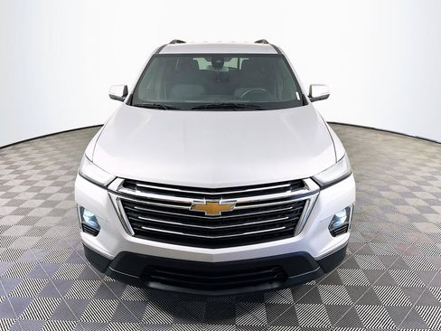 Used 2022 Chevrolet Traverse LT FWD image 2