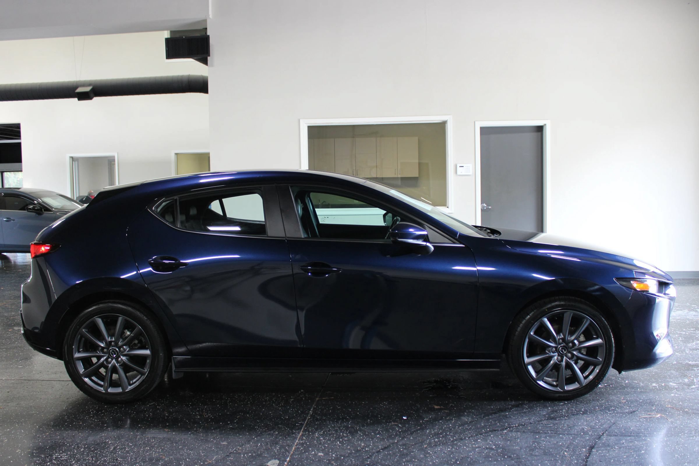 Used 2023 MAZDA MAZDA3 s FWD image 3