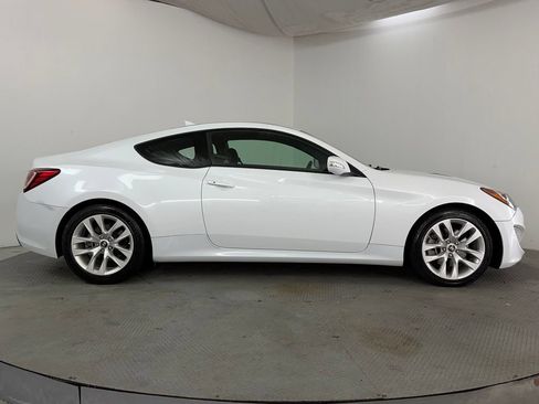 Used 2015 Hyundai Genesis 3.8 RWD image 5