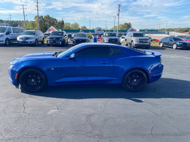 Used 2020 Chevrolet Camaro LT w/ Technology Package RWD image 2