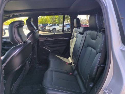 Used 2024 Jeep Grand Cherokee Overland w/ Luxury Tech Group IV AWD/4WD image 26