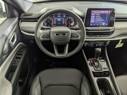 New 2026 Jeep Compass Latitude image 13