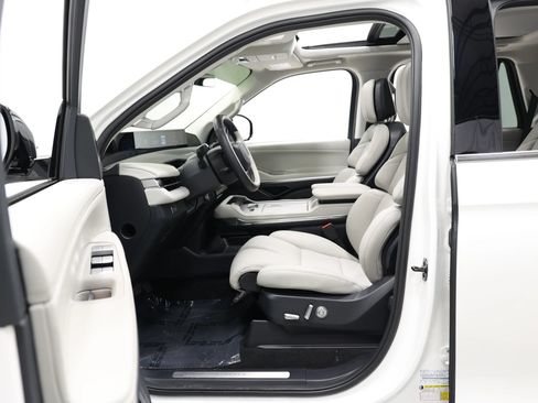Used 2025 Lincoln Navigator Reserve AWD/4WD image 14