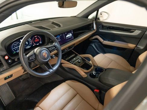 Certified 2026 Porsche Cayenne AWD/4WD image 4