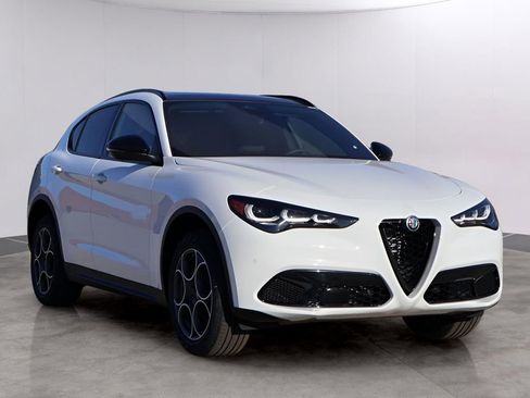 New 2025 Alfa Romeo Stelvio Sprint image 3