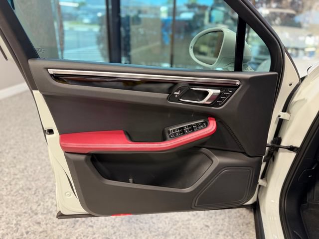 Used 2022 Porsche Macan AWD/4WD image 19