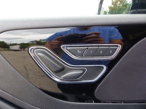Used 2025 Lincoln Aviator AWD image 18