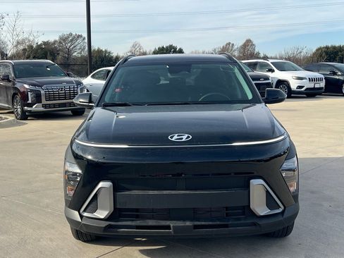 Used 2025 Hyundai Kona SEL image 3