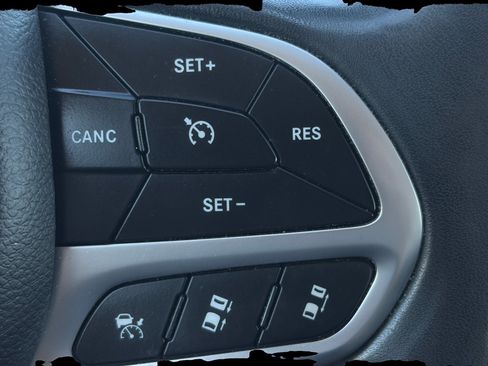Used 2018 Chrysler Pacifica Touring-L Plus FWD image 27