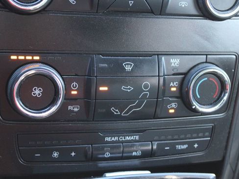 Used 2018 Ford Explorer XLT image 37