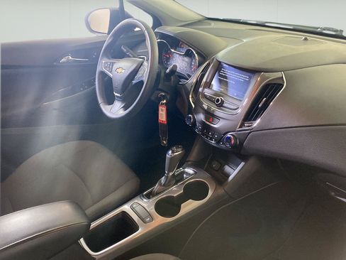Used 2019 Chevrolet Cruze LT FWD image 29
