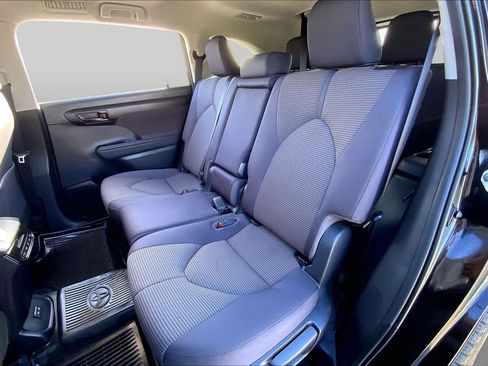 Used 2023 Toyota Highlander LE FWD image 20