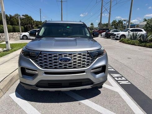 Used 2021 Ford Explorer Platinum w/ Equipment Group 601A AWD/4WD image 2