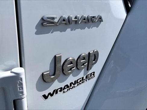 Used 2020 Jeep Wrangler Unlimited Sahara image 40