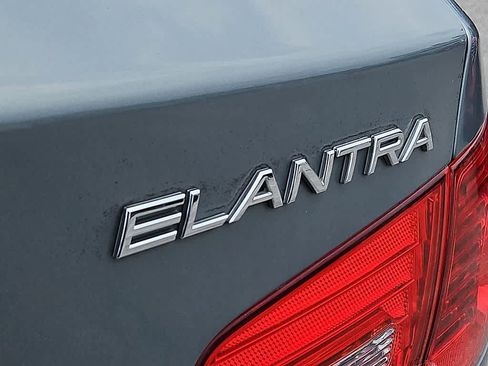 Used 2010 Hyundai Elantra GLS FWD image 29