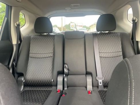 Used 2018 Nissan Rogue SV w/ Premium Package AWD/4WD image 30
