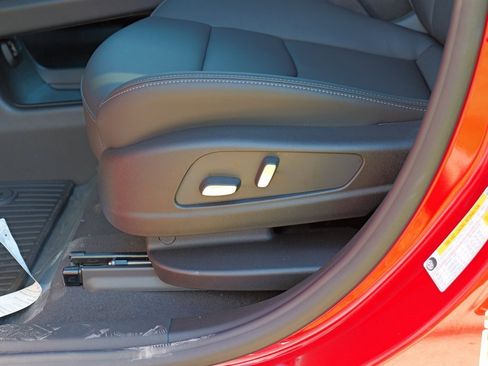 New 2025 Cadillac XT6 Luxury image 21