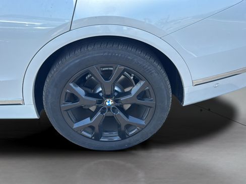 Used 2020 BMW X7 xDrive40i w/ Premium Package AWD/4WD image 38