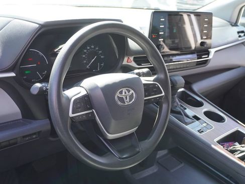 Used 2021 Toyota Sienna LE FWD image 7