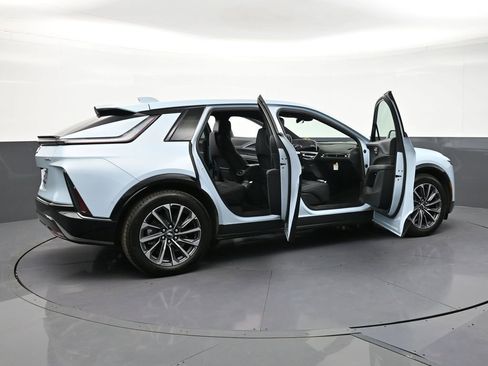 Used 2025 Cadillac Lyriq Sport AWD/4WD image 33