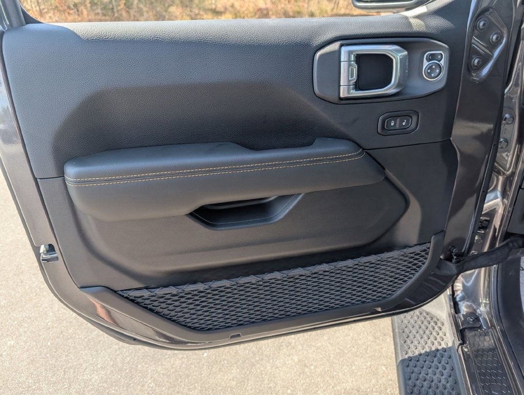 New 2026 Jeep Wrangler Unlimited Sahara AWD/4WD image 9