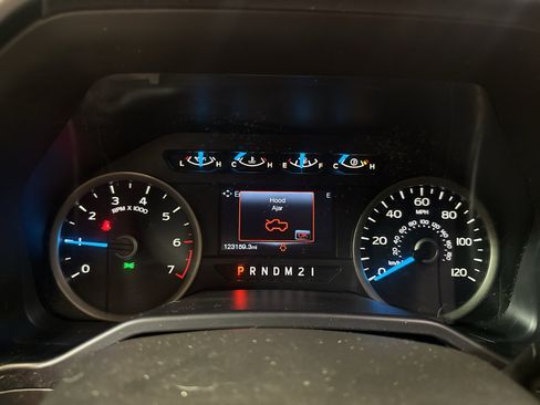 Used 2015 Ford F150 XLT w/ Equipment Group 301A Mid AWD/4WD image 18