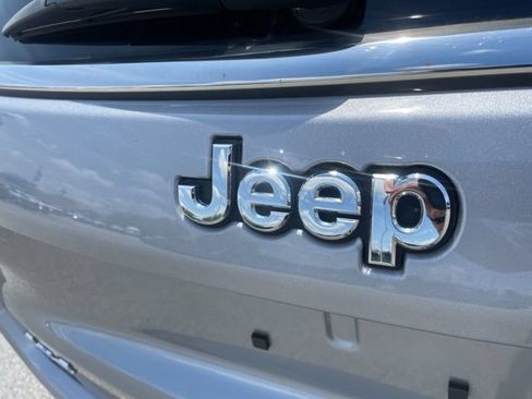 Used 2022 Jeep Compass Limited AWD/4WD image 9