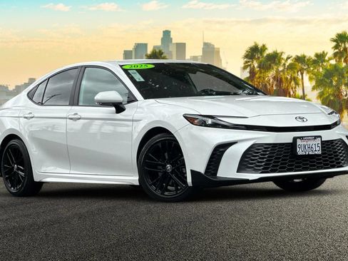 Certified 2025 Toyota Camry SE w/ Convenience Package FWD image 2