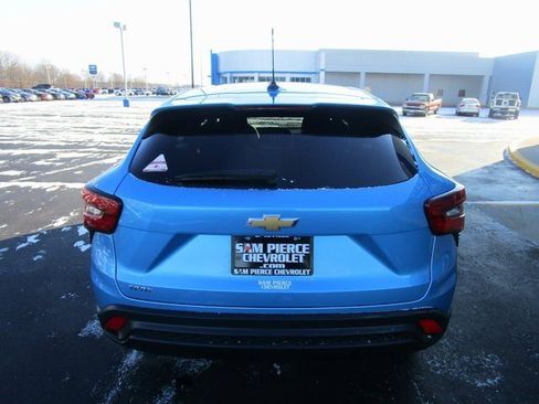 Certified 2025 Chevrolet Trax LS image 3