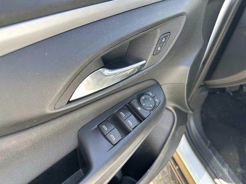 Used 2025 Buick Envista Preferred FWD image 9