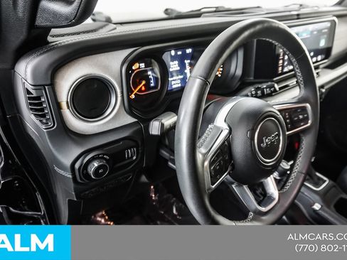 Used 2025 Jeep Wrangler Unlimited Sahara AWD/4WD image 30