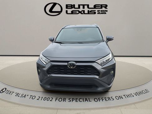 Used 2020 Toyota RAV4 XLE w/ Convenience Package FWD image 2
