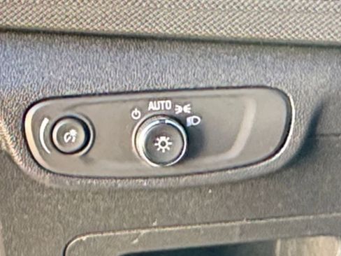 Used 2025 Chevrolet TrailBlazer LT w/ Driver Confidence Package image 32