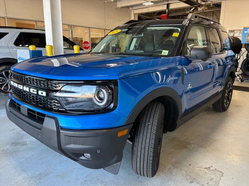 Certified 2025 Ford Bronco Sport Outer Banks w/ Outer Banks Tech Package+ AWD/4WD image 2