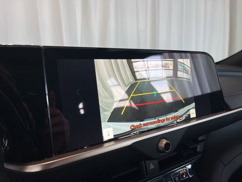 Used 2025 Toyota Crown Signia XLE image 12