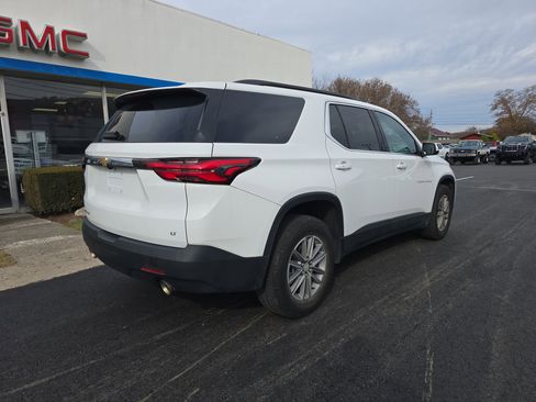 Used 2023 Chevrolet Traverse LT image 3